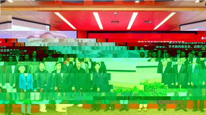 合影_副本.jpg 合影_副本.jpg
